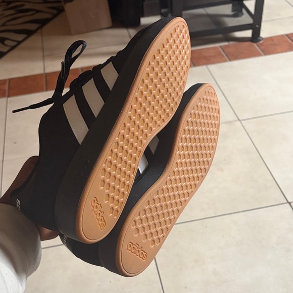 adidas suede with bubble gum sole - Picture 4 of 6